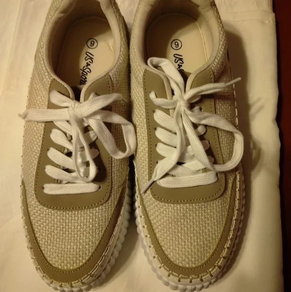 Shoes - Picture 3 of 7